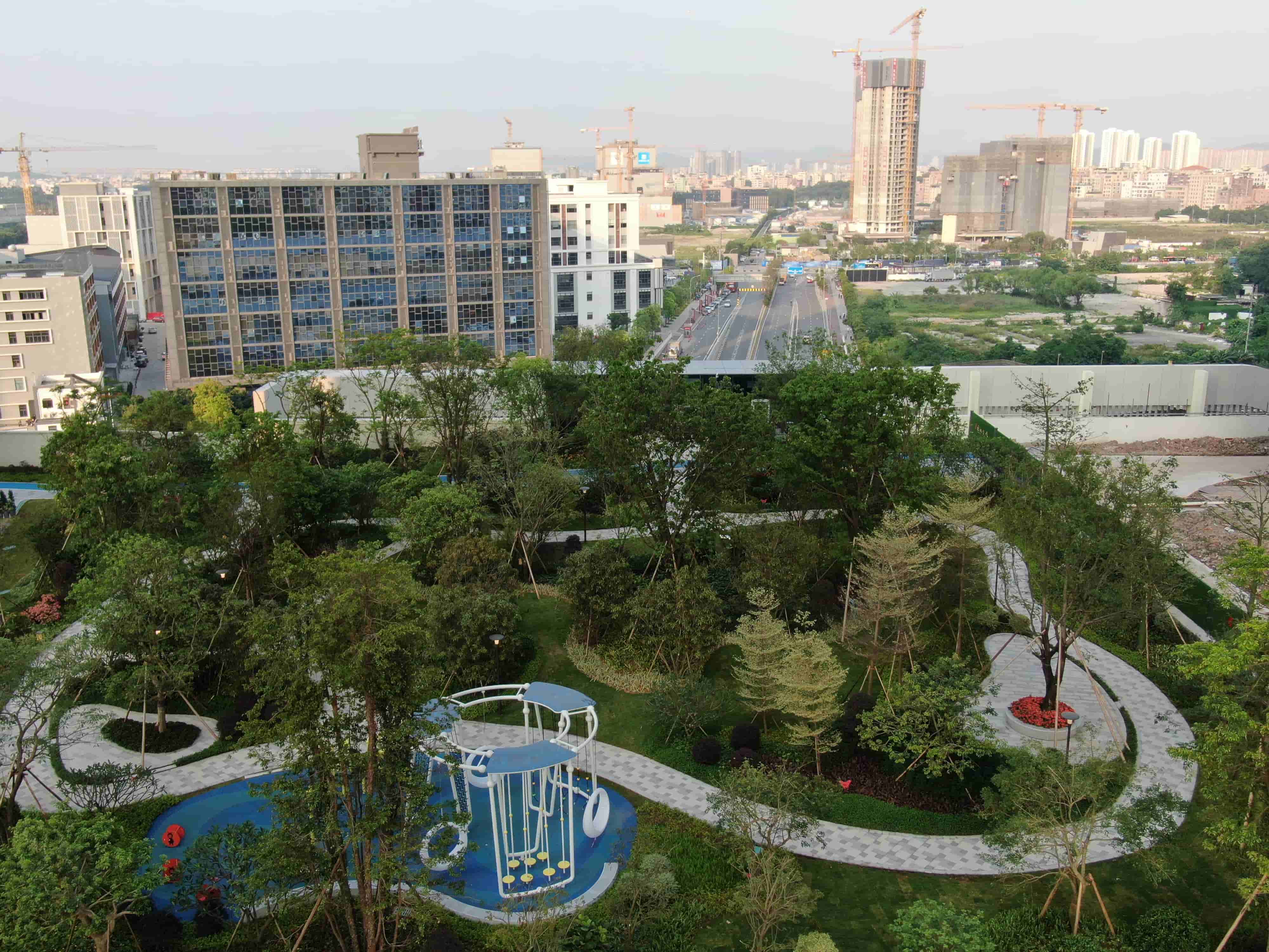 白云湖车辆段地块项目二期归家路线园林绿化工程